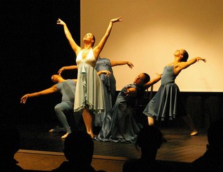 Danza Española en el Centro Cultural Eduardo Urculo