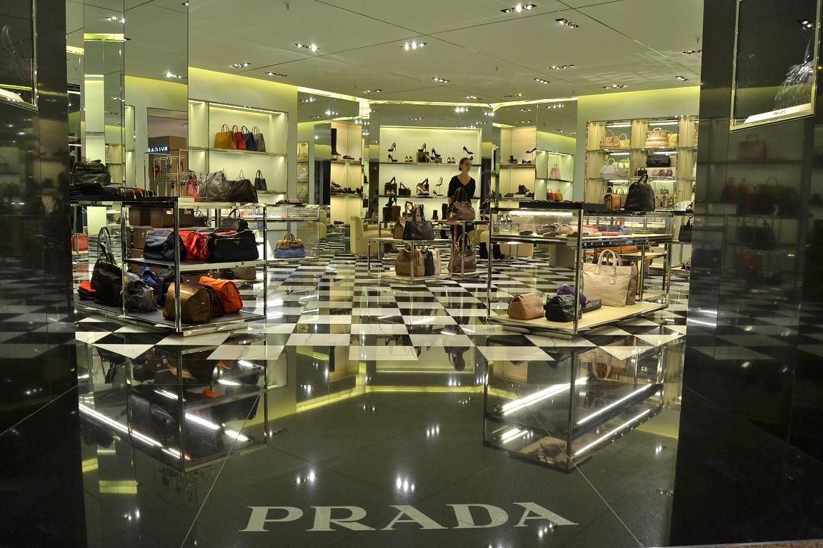 Tienda de Prada en el interior de El Corte Inglés