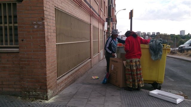 rebuscando en la basura