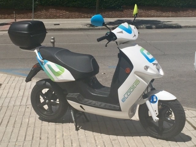 irregular club Brillar eCooltra, servicio de alquiler de motos eléctricas por minutos, llega a  Madrid
